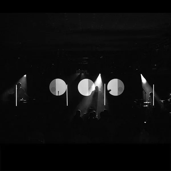 TQA1802 - STAGE LAMP II. - Greyscale
