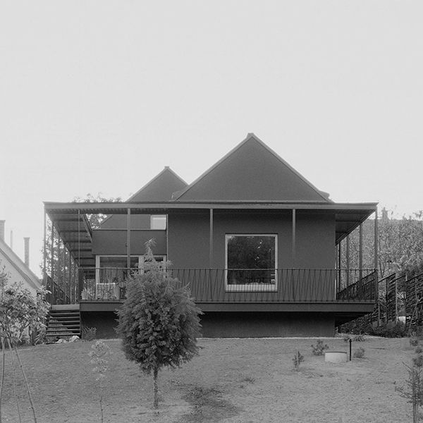 TQA2003 - FRAME HOUSE - Greyscale